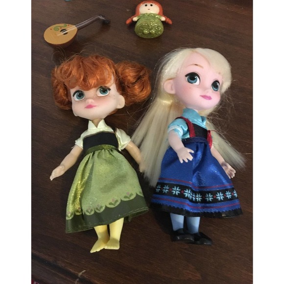 Frozen Disney Animator Collection dolls with accessories - Picture 2 of 9
